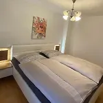 Leo شقة